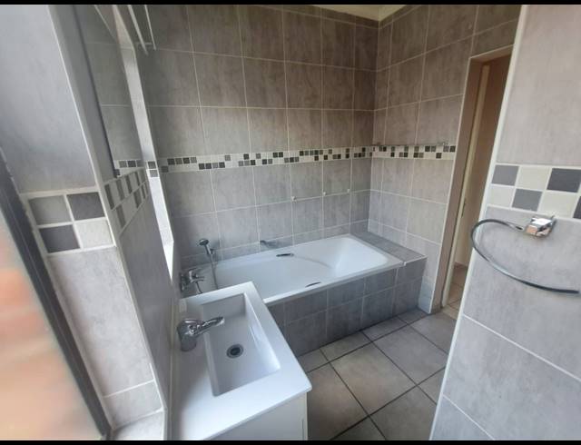 3 BEDROOM APARTMENT TO LET IN SUNSET PARK